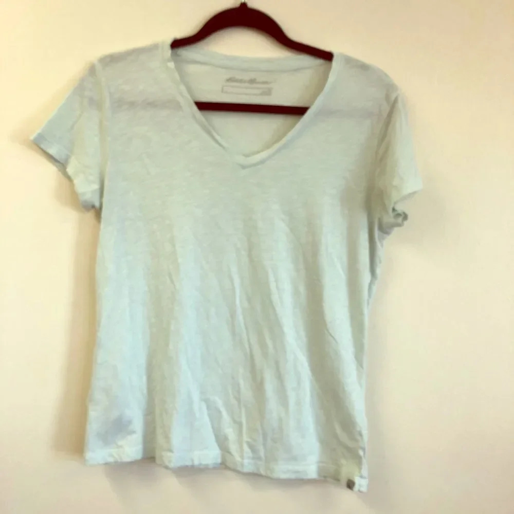 ❤️Eddie Bauer V Neck Tee Small